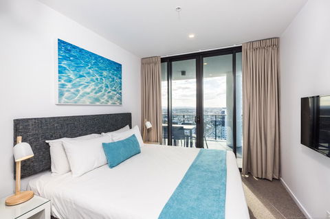 Boardwalk Burleigh Beach - Official - Kingaroy Accommodation 13