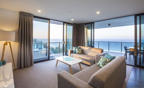 Boardwalk Burleigh Beach - Official - Kingaroy Accommodation 6