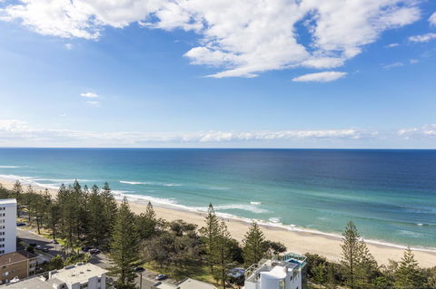 Boardwalk Burleigh Beach - Official - Kingaroy Accommodation 14