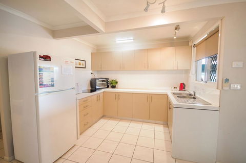 Airlie Apartments - Kingaroy Accommodation 6