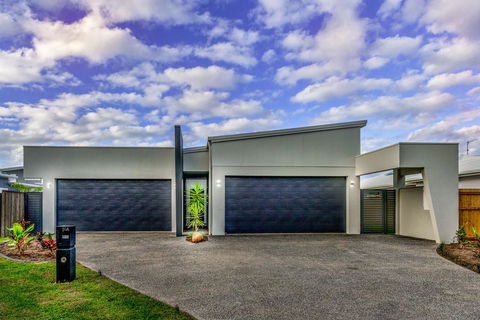 Blue Lagoon Villa A - Kingaroy Accommodation 2