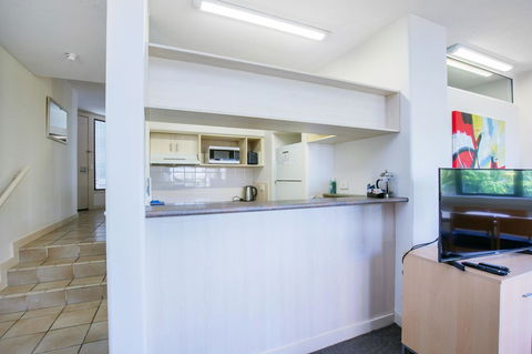 Tiki Hotel Apartments Surfers Paradise - Kingaroy Accommodation 9