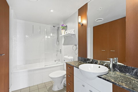 Beach Stay - Ocean & Riverview Resort Chevron Renaissance Central Surfers Paradise - Kingaroy Accommodation 6