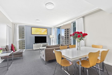 Beach Stay - Ocean & Riverview Resort Chevron Renaissance Central Surfers Paradise - Kingaroy Accommodation 10