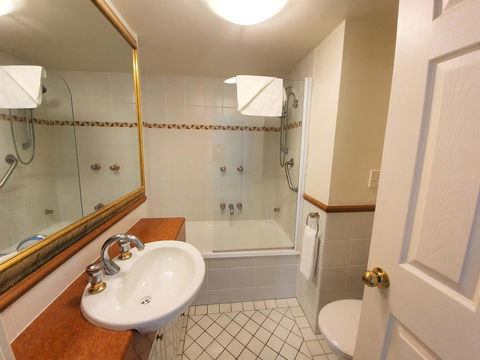 Broadbeach Holiday Apartments - Kingaroy Accommodation 12