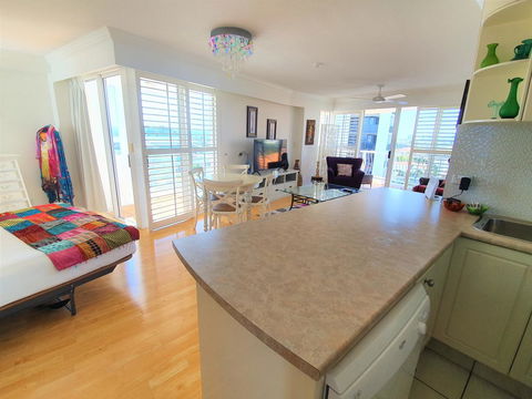 Broadbeach Holiday Apartments - Kingaroy Accommodation 9