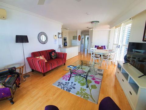 Broadbeach Holiday Apartments - Kingaroy Accommodation 22