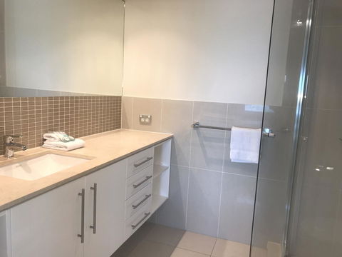 Proximity Waterfront Apartments - Kingaroy Accommodation 11