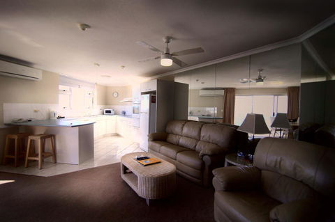 Grosvenor Beachfront Apartments Surfers Paradise - Kingaroy Accommodation 9