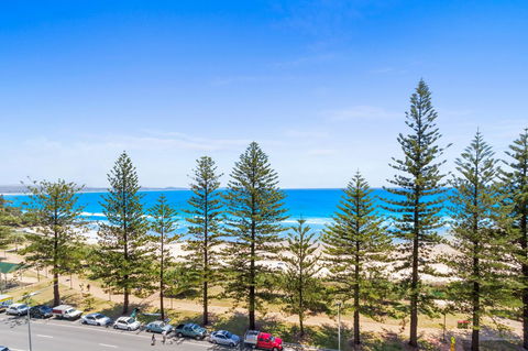Columbia Beachfront Apartments On Rainbow Bay - Kingaroy Accommodation 40