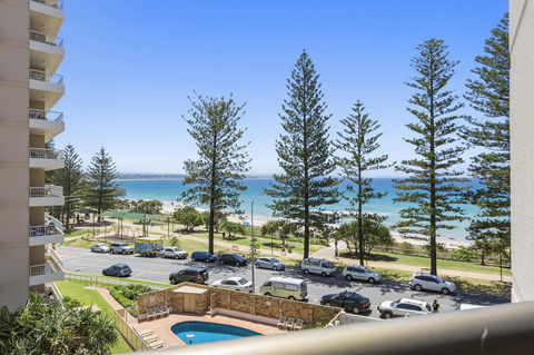 Columbia Beachfront Apartments On Rainbow Bay - Kingaroy Accommodation 18