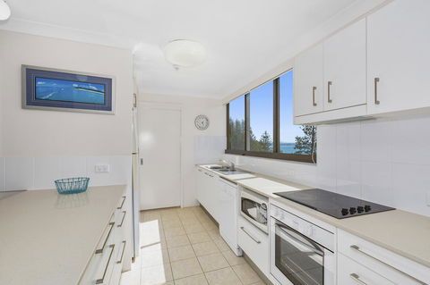 Columbia Beachfront Apartments On Rainbow Bay - Kingaroy Accommodation 35