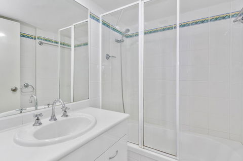 Columbia Beachfront Apartments On Rainbow Bay - Kingaroy Accommodation 37