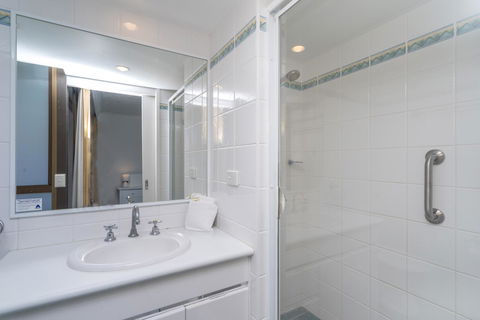 Columbia Beachfront Apartments On Rainbow Bay - Kingaroy Accommodation 16