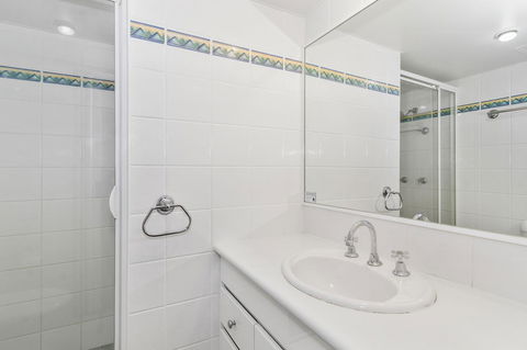 Columbia Beachfront Apartments On Rainbow Bay - Kingaroy Accommodation 31