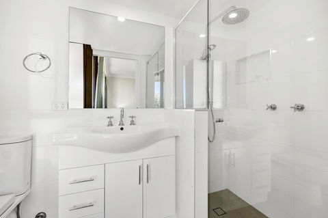 Columbia Beachfront Apartments On Rainbow Bay - Kingaroy Accommodation 19