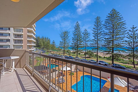 Columbia Beachfront Apartments On Rainbow Bay - Kingaroy Accommodation 6