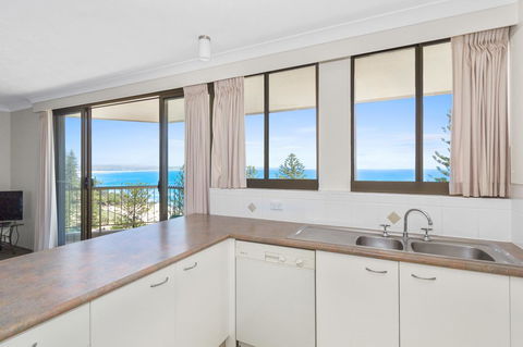 Columbia Beachfront Apartments On Rainbow Bay - Kingaroy Accommodation 38