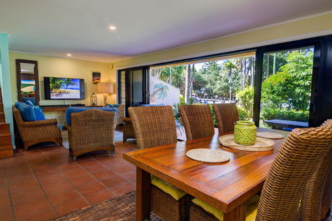 Number 2 On The Beach | Beautiful Beachfront Villa - Kingaroy Accommodation 6