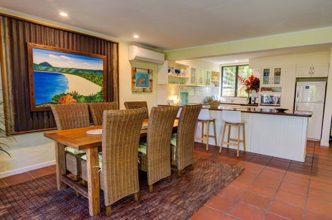 Number 2 On The Beach | Beautiful Beachfront Villa - Kingaroy Accommodation 9