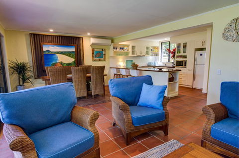 Number 2 On The Beach | Beautiful Beachfront Villa - Kingaroy Accommodation 5