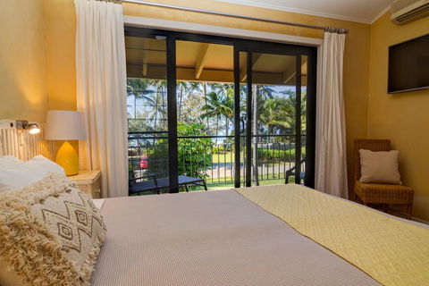 Number 2 On The Beach | Beautiful Beachfront Villa - Kingaroy Accommodation 13