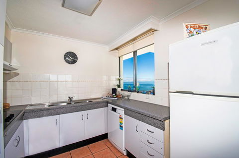 Seacrest Beachfront Apartments Surfers Paradise - Kingaroy Accommodation 7