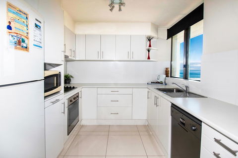 Seacrest Beachfront Apartments Surfers Paradise - Kingaroy Accommodation 23