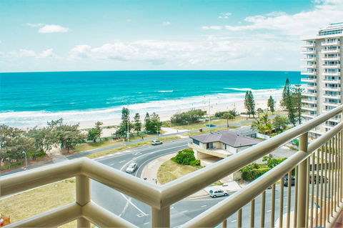 Seacrest Beachfront Apartments Surfers Paradise - Kingaroy Accommodation 11