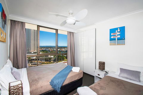 Seacrest Beachfront Apartments Surfers Paradise - Kingaroy Accommodation 3