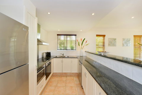 Cayman Villas Port Douglas - Kingaroy Accommodation 42