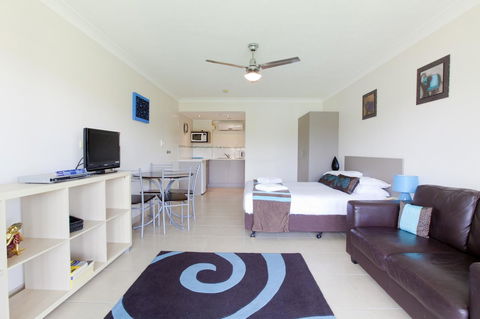 Bay Of Palms - Kingaroy Accommodation 40