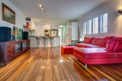 Currumbin Sands On The Beach - Kingaroy Accommodation 20