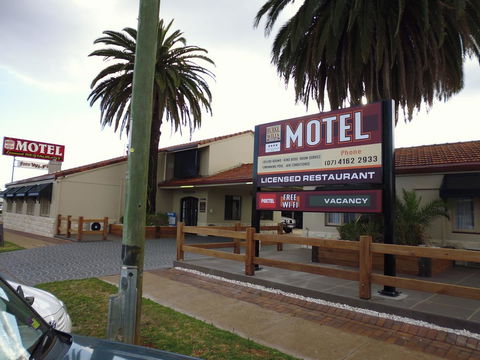 Burke & Wills Motor Inn - Kingaroy Accommodation 3