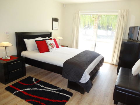 Waterfront Resort Villa With Buggy - Kingaroy Accommodation 9