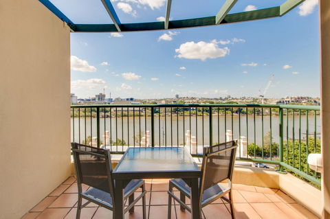 Central Cosmo Apartment Hotel - Kingaroy Accommodation 24