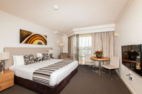 Central Cosmo Apartment Hotel - Kingaroy Accommodation 1
