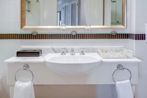 InterContinental Sanctuary Cove Resort, An IHG Hotel - Kingaroy Accommodation 12