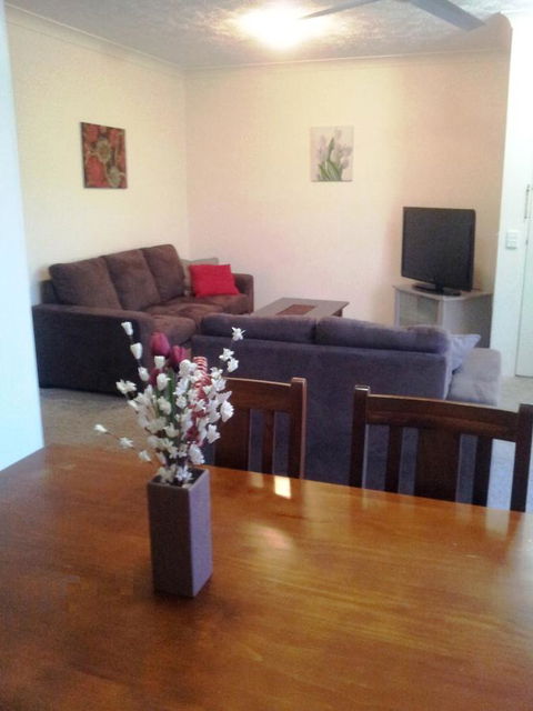 Champelli Palms Apartments - Kingaroy Accommodation 7