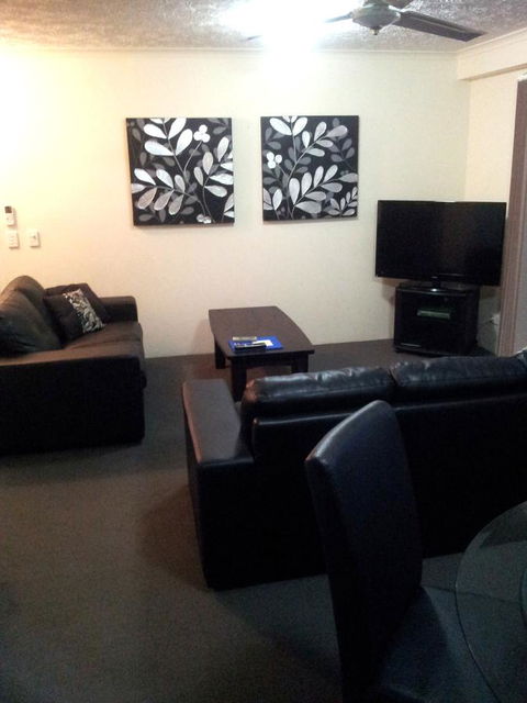 Champelli Palms Apartments - Kingaroy Accommodation 14