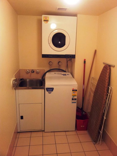 Champelli Palms Apartments - Kingaroy Accommodation 17