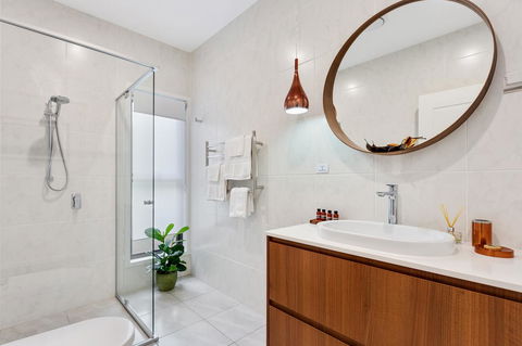 Bower 63 - Kingaroy Accommodation 13