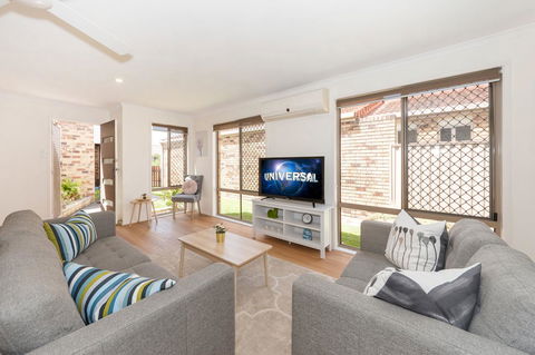 Waterfront Theme Park Getaway - Kingaroy Accommodation 1