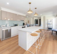 Waterfront Theme Park Getaway - Kingaroy Accommodation