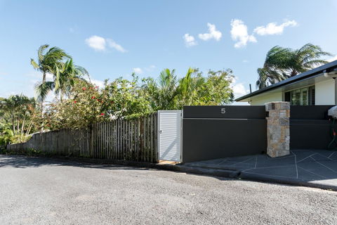 Private Guest Suite High On Currumbin Hill - Kingaroy Accommodation 29