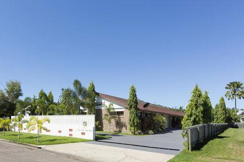 Marcol Place Holiday Apartments - Kingaroy Accommodation 0