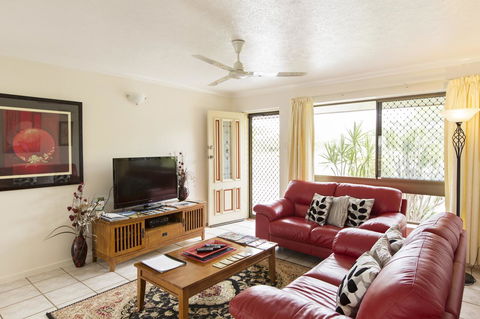 Marcol Place Holiday Apartments - Kingaroy Accommodation 15