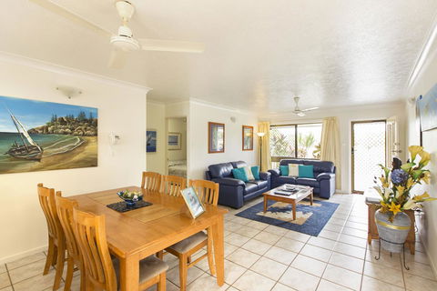 Marcol Place Holiday Apartments - Kingaroy Accommodation 12