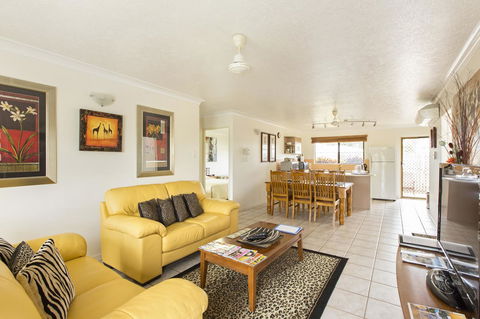 Marcol Place Holiday Apartments - Kingaroy Accommodation 6
