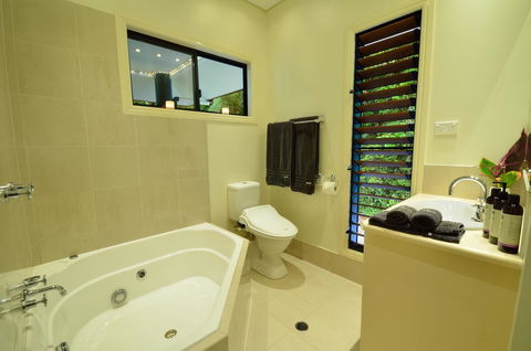Misty Mountains Rainforest Retreat - Kingaroy Accommodation 12